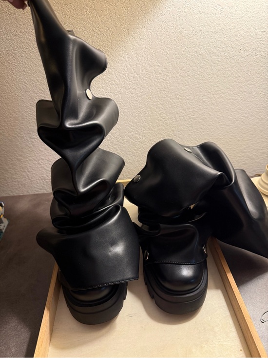 Shoes - Black Ruched Knee-High Platform Boots - Women